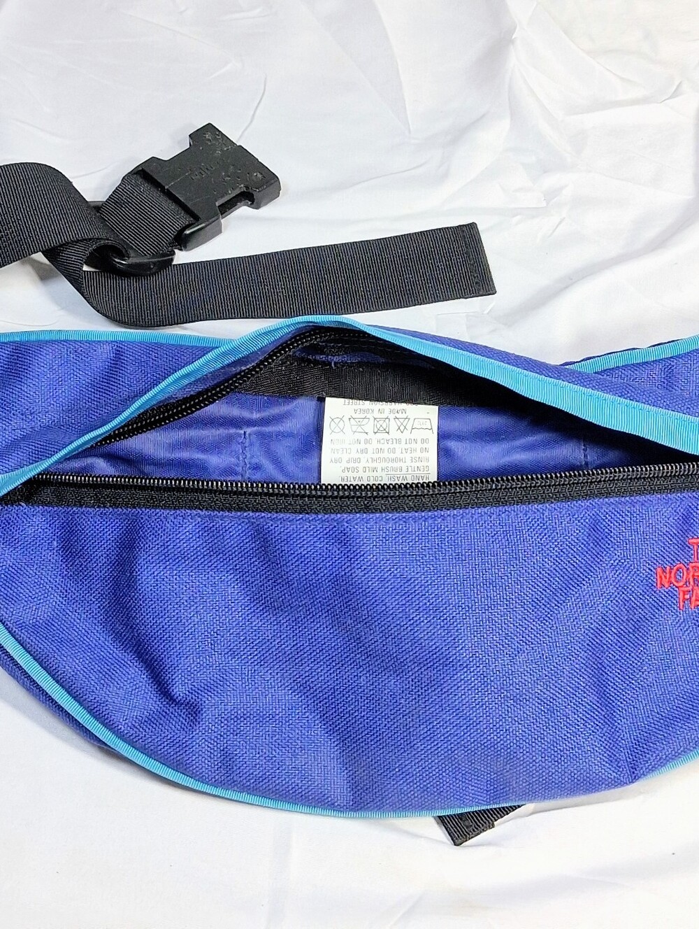 Unisex Men's or Women's North Face Vintage Blue and Aqua Fanny Pack - Picture 3 of 11